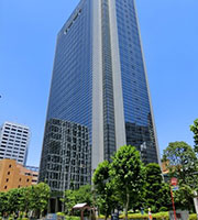 東京本社を東京都港区に移転。